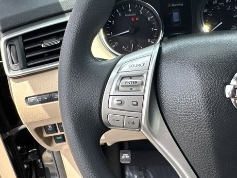 Used 2016 Nissan Rogue S w/ Appearance Package FWD image 25