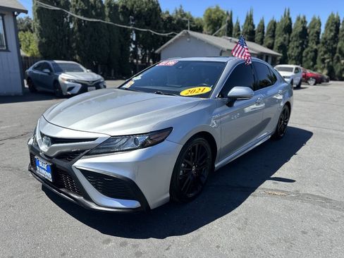 Used 2021 Toyota Camry XSE w/ Navigation Upgrade Package FWD image 3