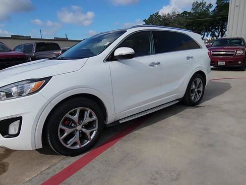 Used 2017 Kia Sorento SX FWD image 4