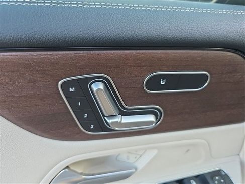 Used 2020 Mercedes-Benz GLB 250 4MATIC image 13