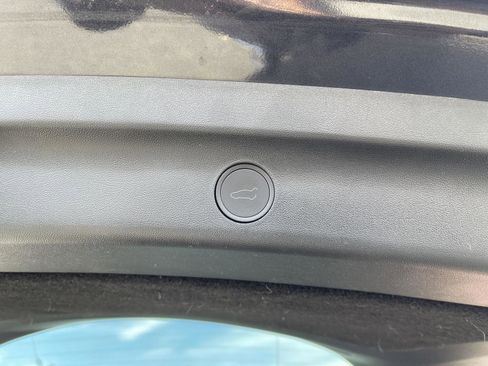 Used 2025 Tesla Model Y Long Range image 18