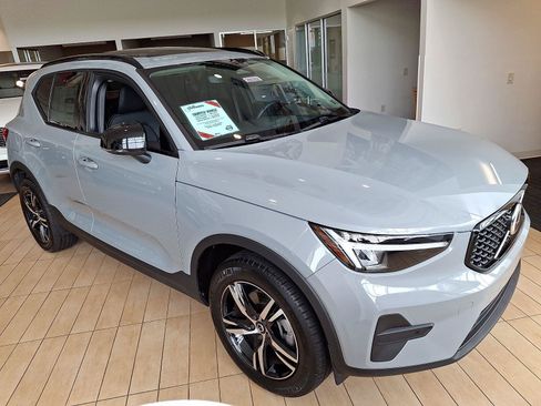 Certified 2026 Volvo XC40 B5 Core w/ Climate Package AWD/4WD image 1