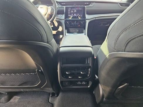 Used 2025 Jeep Grand Cherokee Laredo X w/ Luxury Tech Group I image 14