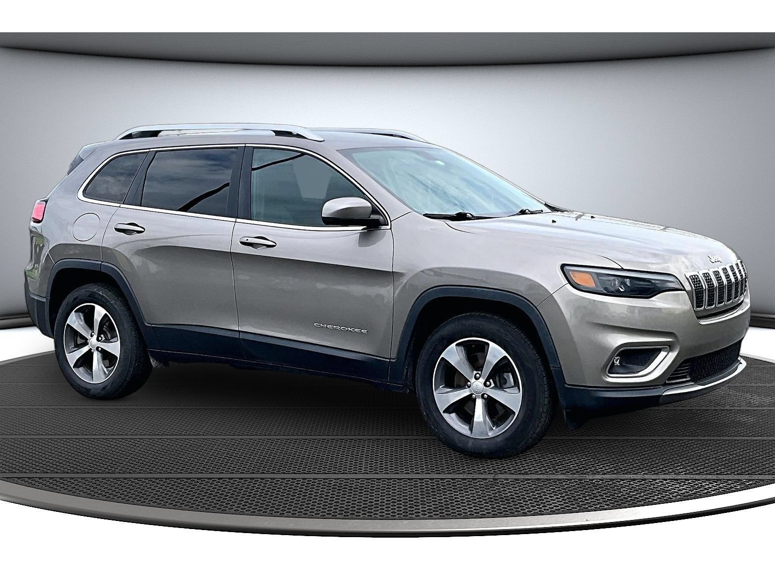 Used 2019 Jeep Cherokee Limited AWD/4WD image 13