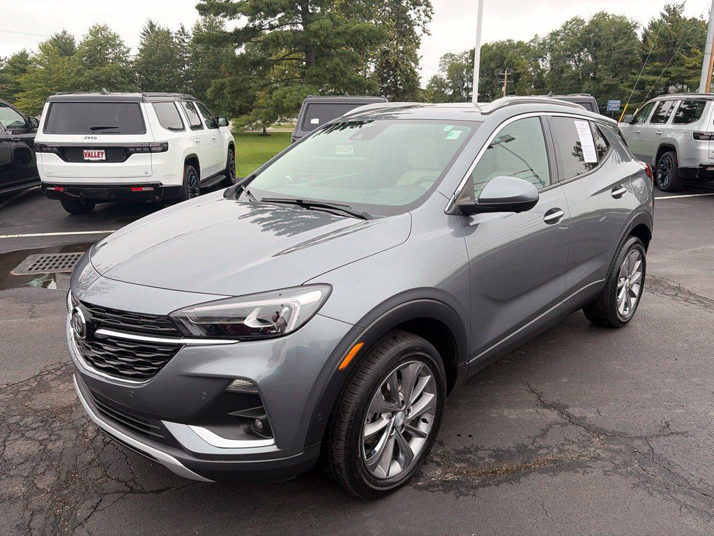 Used 2021 Buick Encore GX Essence w/ Advanced Technology Package AWD/4WD image 2
