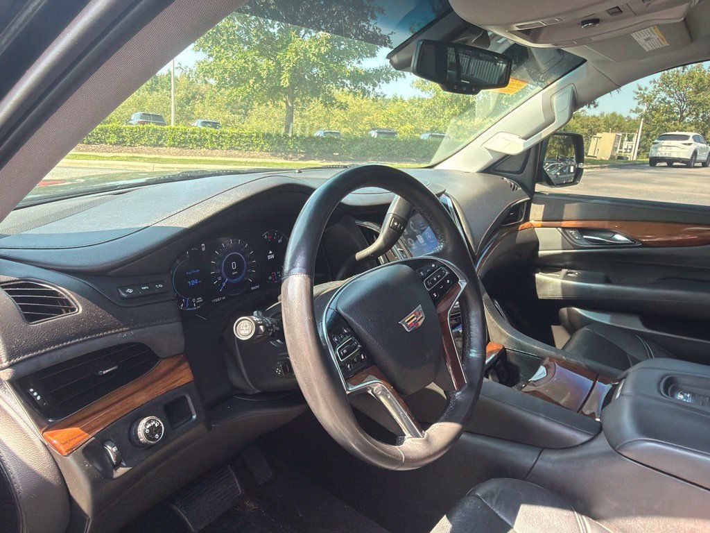 Used 2016 Cadillac Escalade Luxury RWD image 8