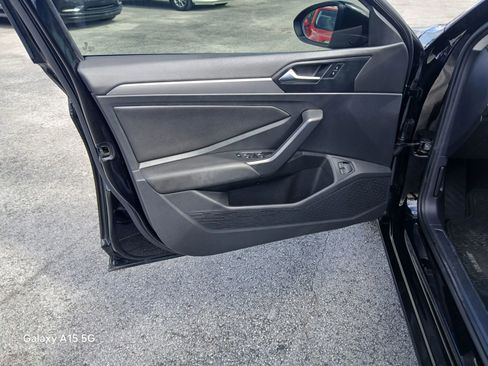 Used 2020 Volkswagen Jetta SE w/ SE Cold Weather Package image 11