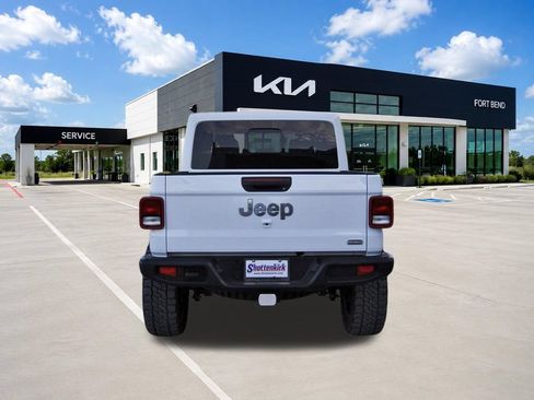 Used 2021 Jeep Gladiator Overland w/ Popular Equipment Package AWD/4WD image 6