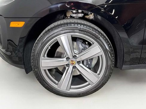 New 2025 Porsche Macan AWD/4WD image 40