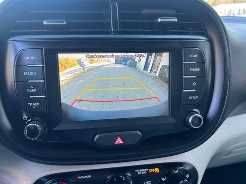 Used 2021 Kia Soul LX image 13