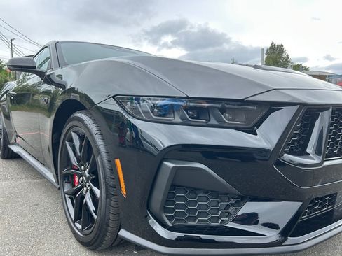 Used 2025 Ford Mustang GT Premium RWD image 33