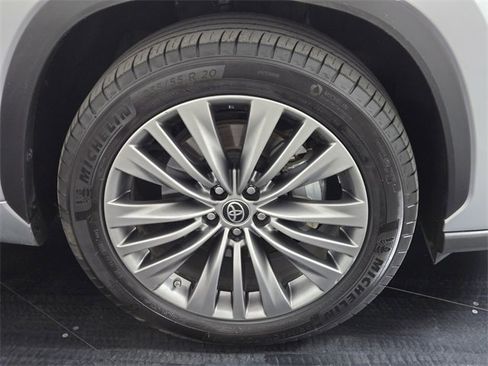 Used 2021 Toyota Highlander Platinum image 9