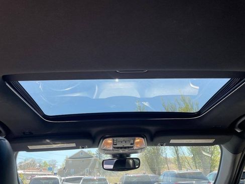 Used 2019 Jeep Grand Cherokee Altitude AWD/4WD image 16