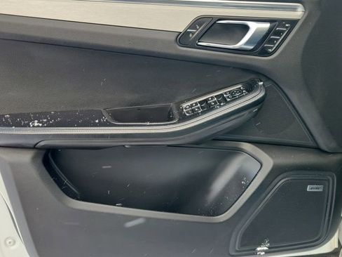Used 2018 Porsche Macan Turbo image 9