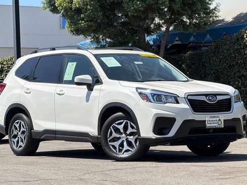 Used 2019 Subaru Forester Premium AWD/4WD image 2