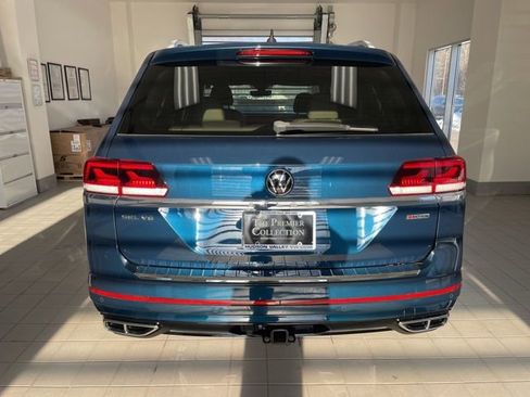 Certified 2022 Volkswagen Atlas SEL Premium image 3