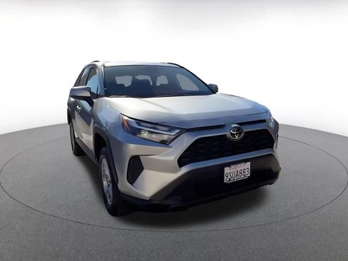 Used 2025 Toyota RAV4 XLE image 3