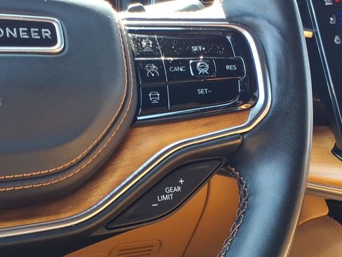 Used 2023 Jeep Grand Wagoneer Series III AWD/4WD image 30