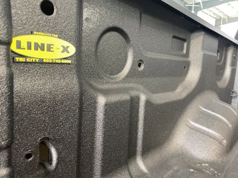 Used 2021 Nissan Titan SV w/ SV Convenience Package image 23