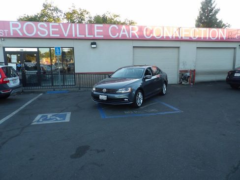 Used 2015 Volkswagen Jetta SEL FWD image 1