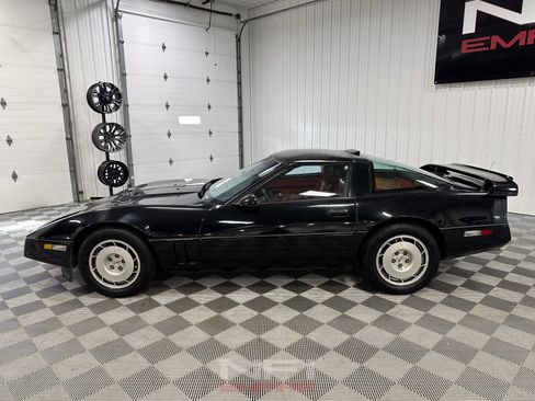 Used 1987 Chevrolet Corvette 2D Coupe image 2