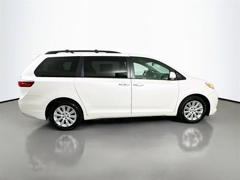 Used 2015 Toyota Sienna XLE Premium image 8