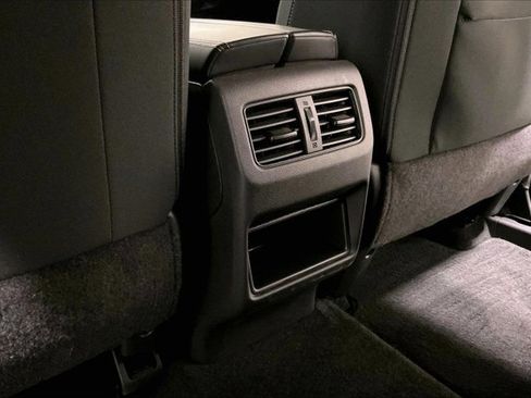 Used 2023 Nissan Rogue S image 34