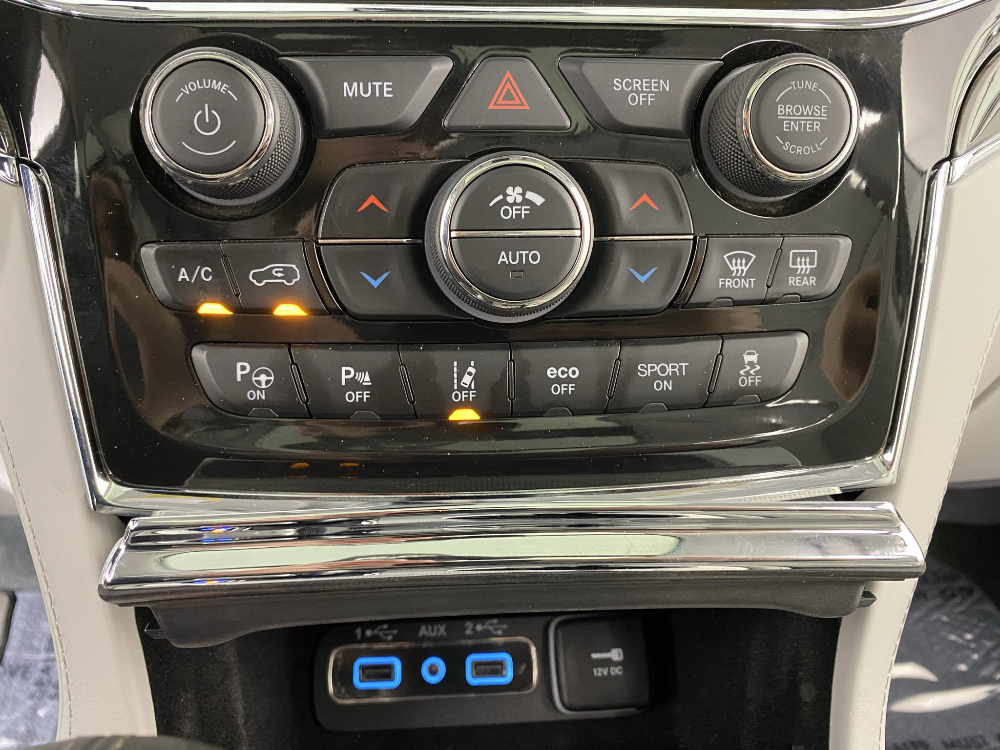 Used 2021 Jeep Grand Cherokee Summit AWD/4WD image 18