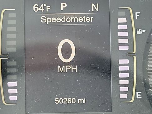 Used 2018 Jeep Cherokee Latitude Plus w/ Cold Weather Group AWD/4WD image 16