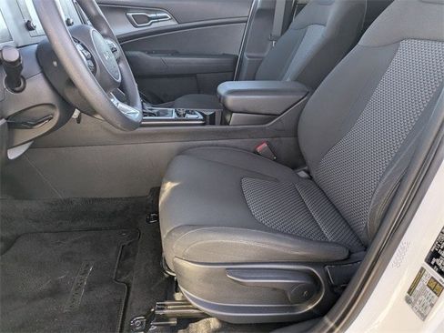 Used 2023 Kia Sportage LX image 12
