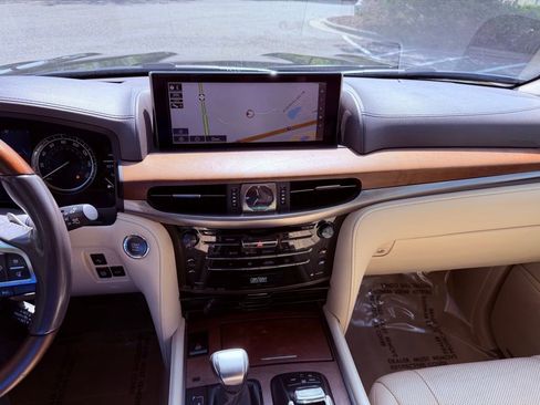 Used 2017 Lexus LX 570 4WD w/ Luxury Package image 27