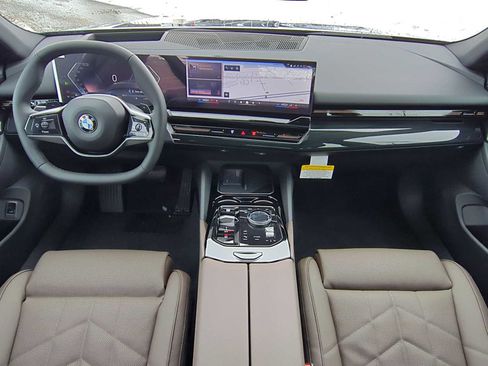 Used 2026 BMW 530i xDrive AWD/4WD image 15
