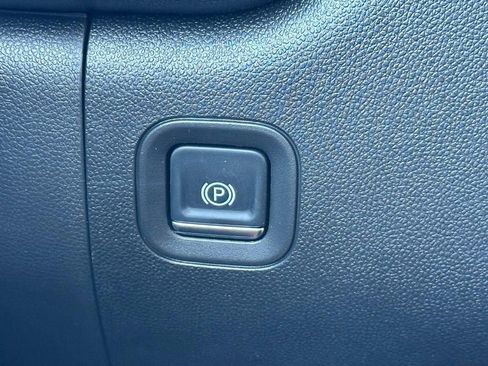 Used 2025 Chevrolet Silverado 2500 Custom w/ Custom Value Package image 13