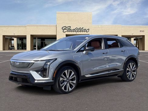 Used 2025 Cadillac Optiq Luxury 2 AWD/4WD image 32