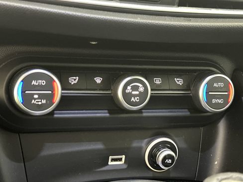 Used 2019 Alfa Romeo Stelvio AWD image 19