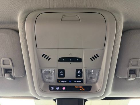 Used 2023 Chevrolet Equinox Premier AWD/4WD image 54