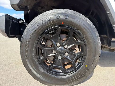 Used 2023 Jeep Gladiator Willys image 2