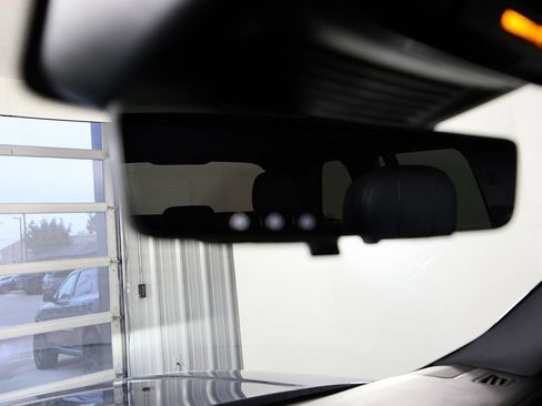 Used 2025 Land Rover Range Rover SE image 27