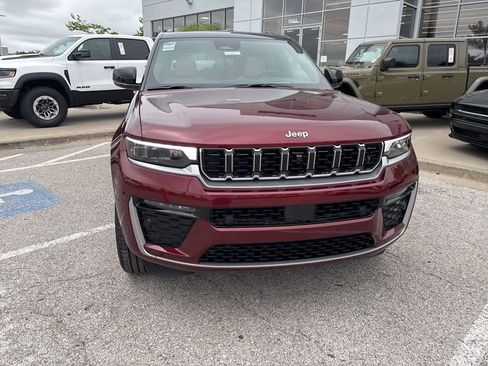 New 2026 Jeep Grand Cherokee Summit AWD/4WD image 9