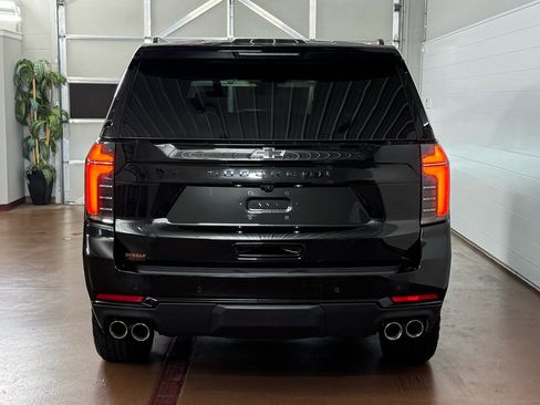 Used 2025 Chevrolet Suburban Z71 image 4