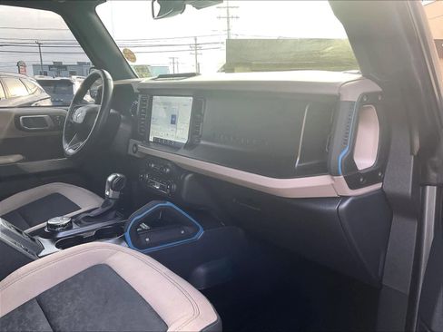 Used 2023 Ford Bronco Wildtrak image 14
