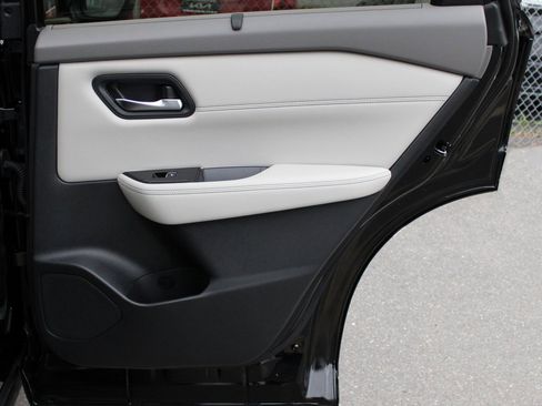 Certified 2025 Nissan Rogue SL w/ SL Premium Package image 19