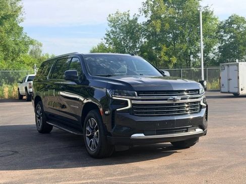 Used 2021 Chevrolet Suburban LT w/ LT Signature Package AWD/4WD image 3