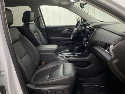 Used 2020 Chevrolet Traverse LT w/ LPO, Floor Liner Package FWD image 21