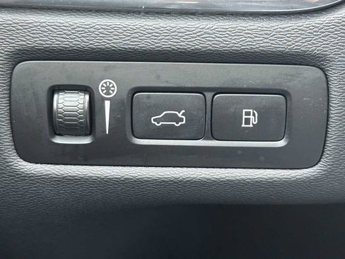 Certified 2021 Volvo XC60 T8 Inscription w/ Advanced Package image 31