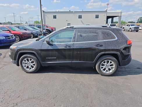 Used 2018 Jeep Cherokee Latitude w/ Safety Group AWD/4WD image 6