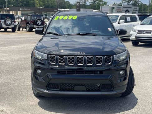 Used 2026 Jeep Compass Latitude AWD/4WD image 8