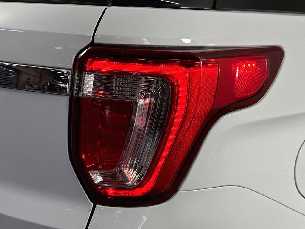 Used 2019 Ford Explorer XLT w/ Equipment Group 201A FWD image 32