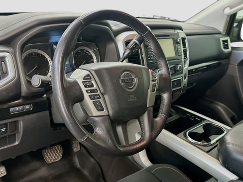Used 2018 Nissan Titan SV w/ SV Convenience Package AWD/4WD image 18
