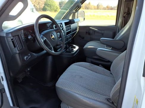 Used 2017 Chevrolet Express 3500 image 9